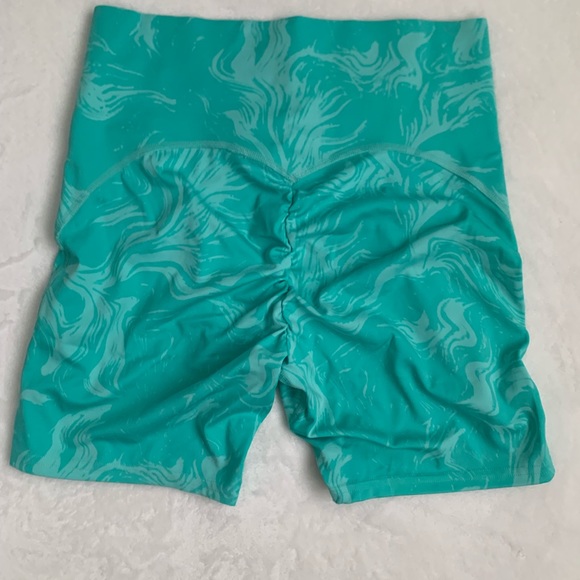 Gymshark teal shorts size L🩵 - Picture 2 of 2